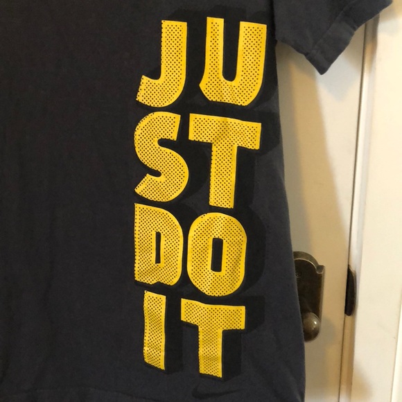 Nike dark grey tee shirt size Med - Picture 2 of 4